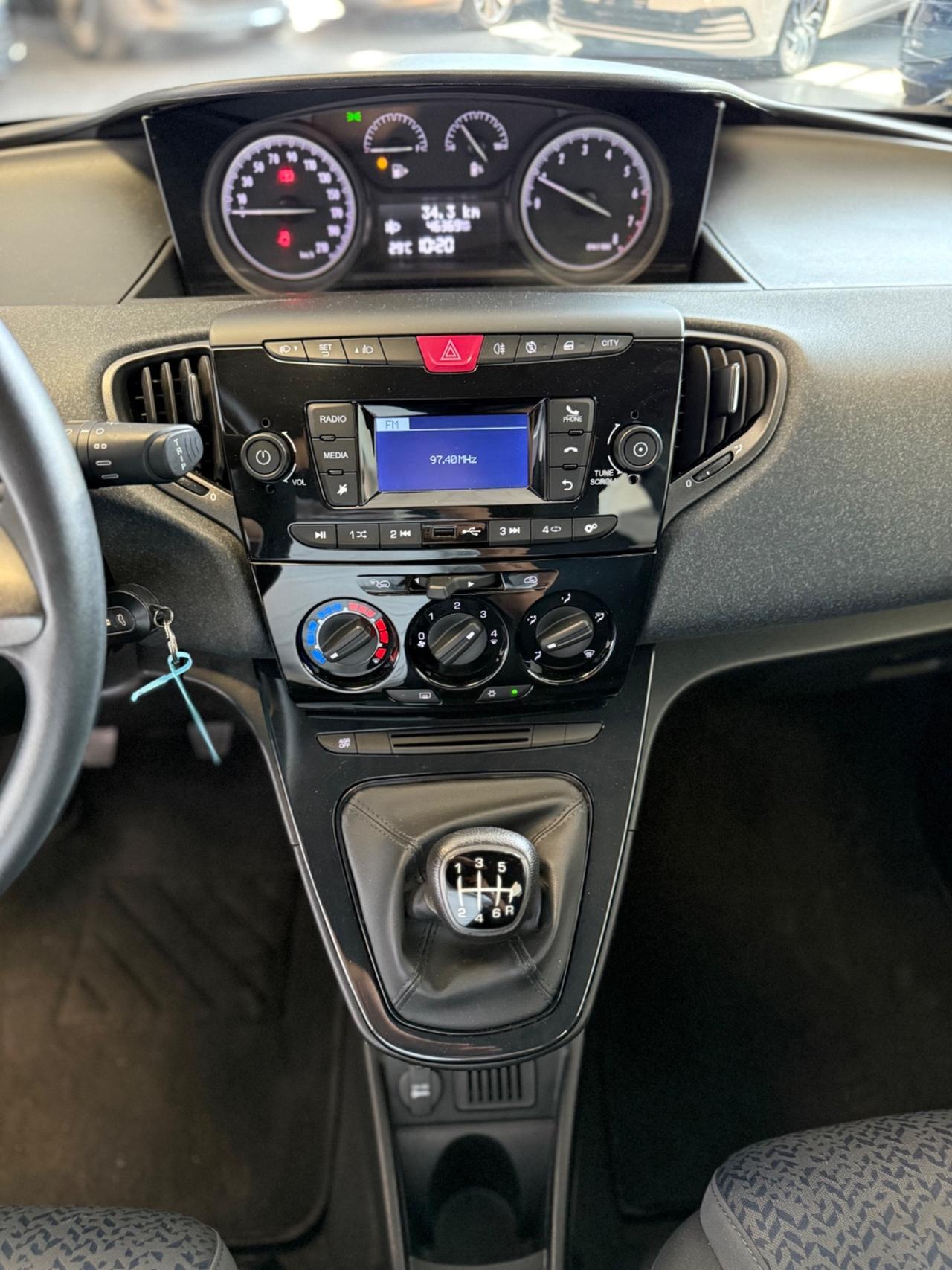 Lancia Ypsilon 1.0 FireFly 5 porte S&S Hybrid Ecochic Silver