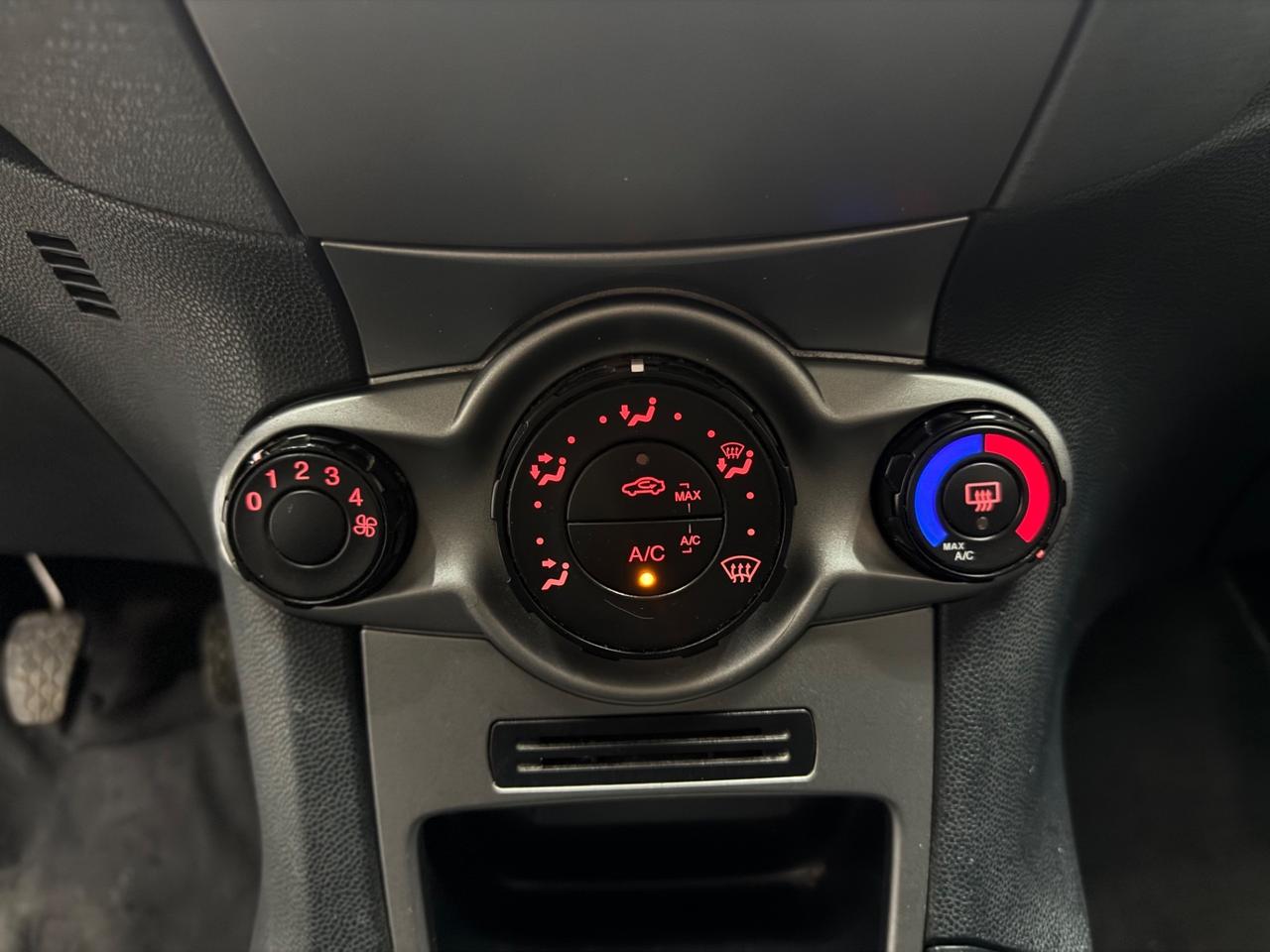 Ford Fiesta 1.2 Benzina 5Porte ADATTA NEOPATENTATI