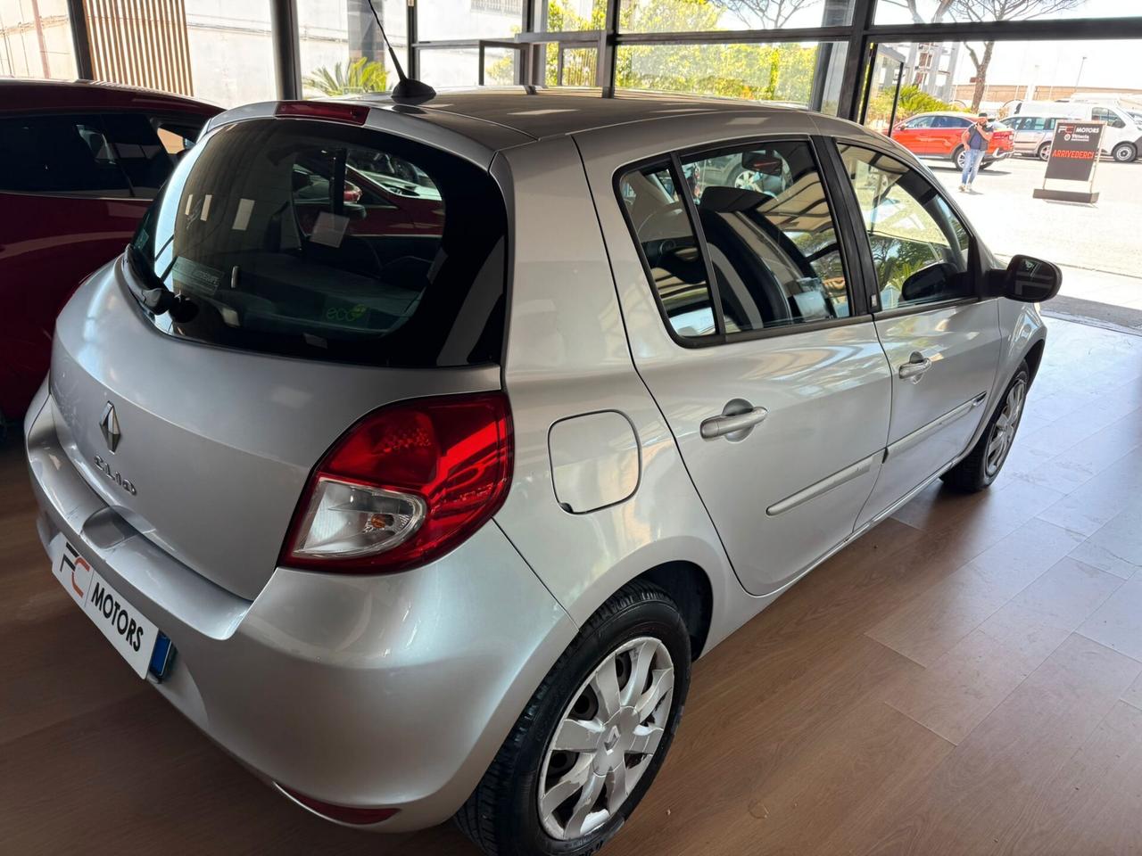 Renault Clio 1.2 16V 5 porte NEOPATENTATI
