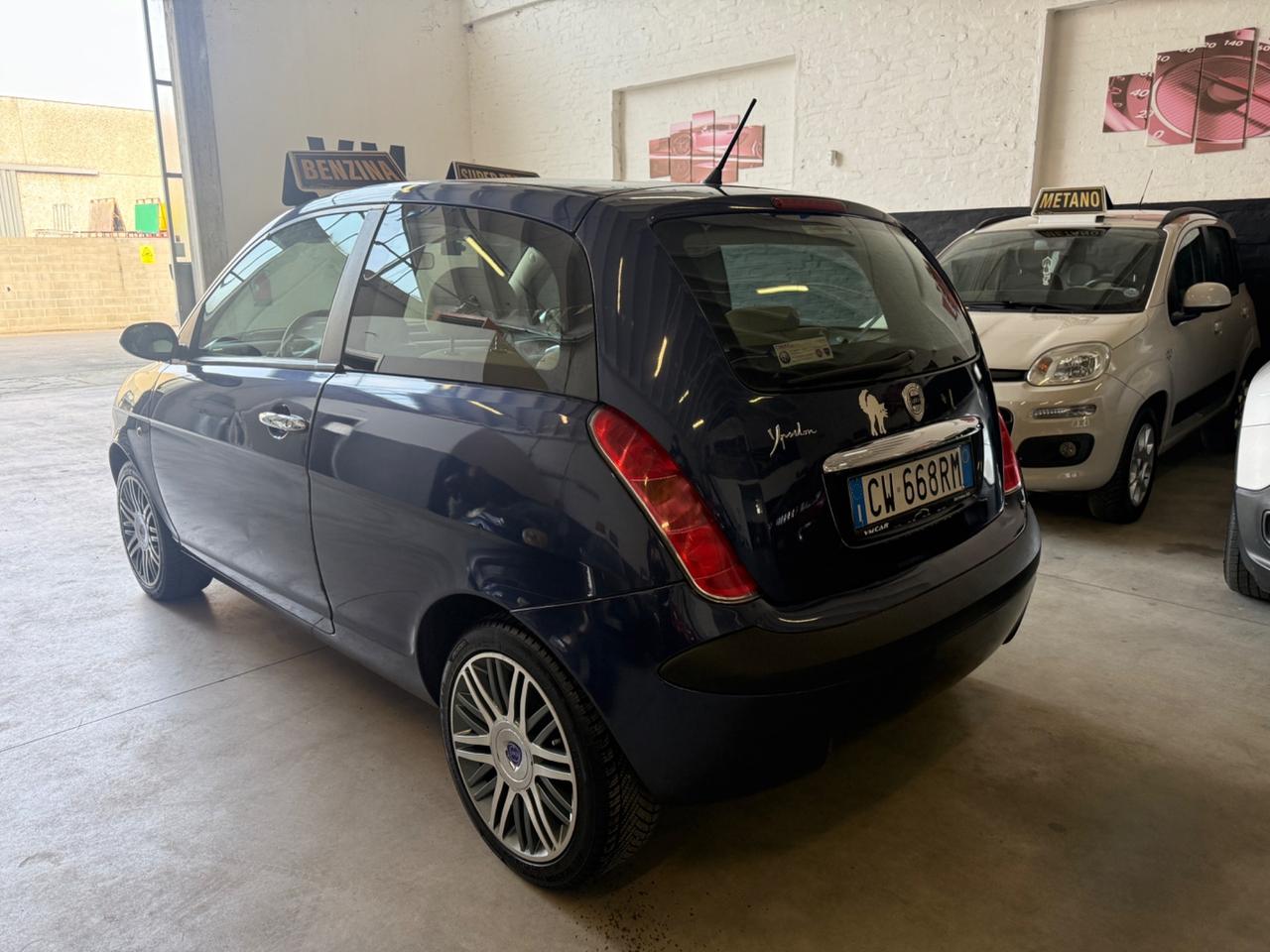 Lancia Ypsilon 1.4 16V Oro