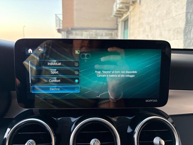 MERCEDES-BENZ GLC 300 de 4Matic Plug-in hybrid Sport.