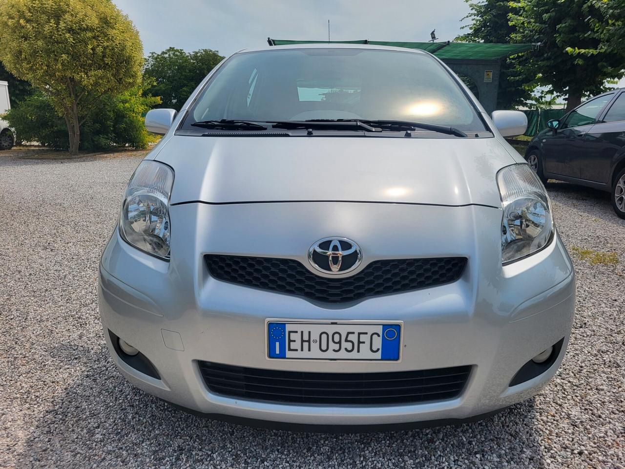 Toyota Yaris 1.0 5 porte