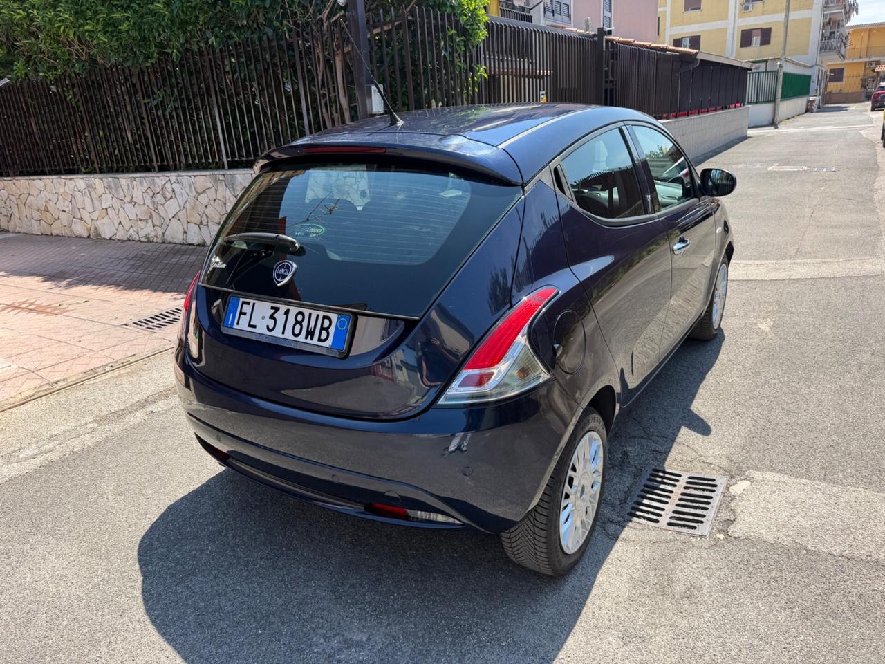 Lancia Ypsilon 1.2 69 CV 5 porte Silver