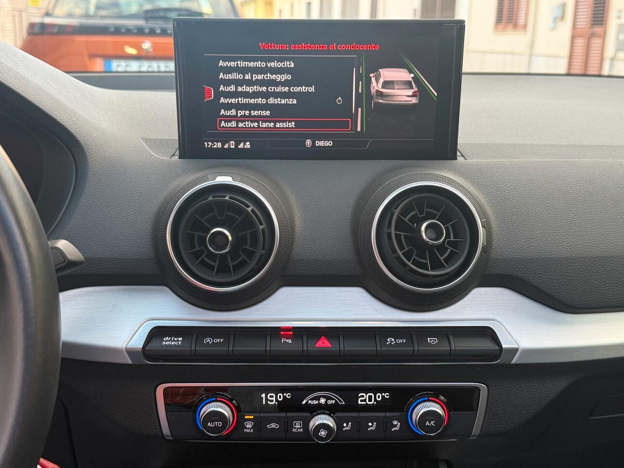 Audi Q2 35 TDI 2.0 Identity Black TETTO APRIBILE