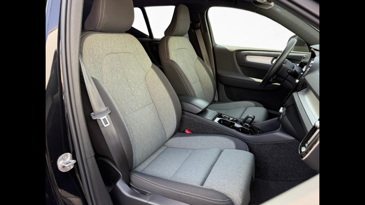 VOLVO XC40 Plus Black Edition B3 AUT