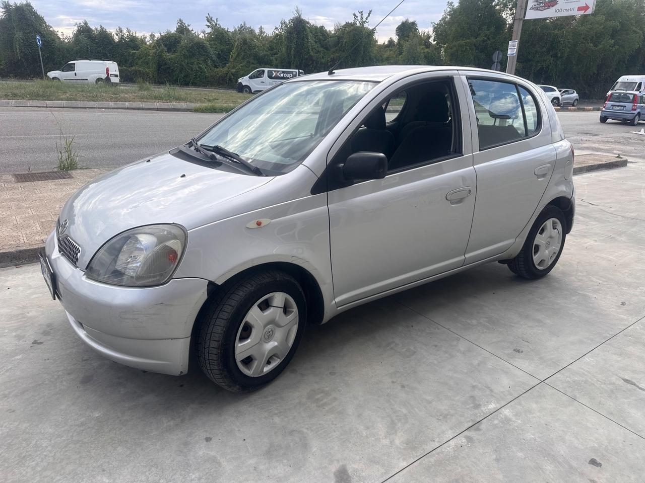 Toyota Yaris 1.0i 16V cat 5 porte Sol