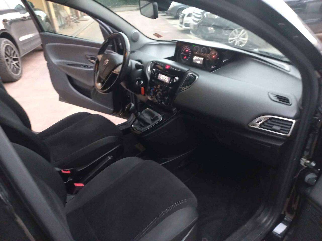 Lancia Ypsilon 1.3 MJT 16V 95 CV 5 porte S&S Silver