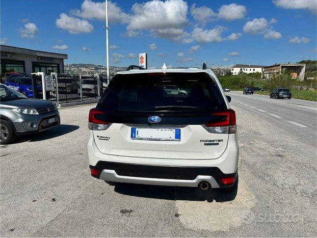 SUBARU Forester 2.0 e-Boxer Premium 4x4