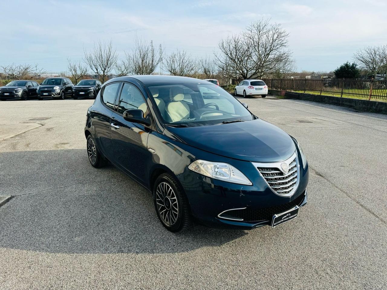 Lancia Ypsilon 1.2 benzina 2016 neo patentati