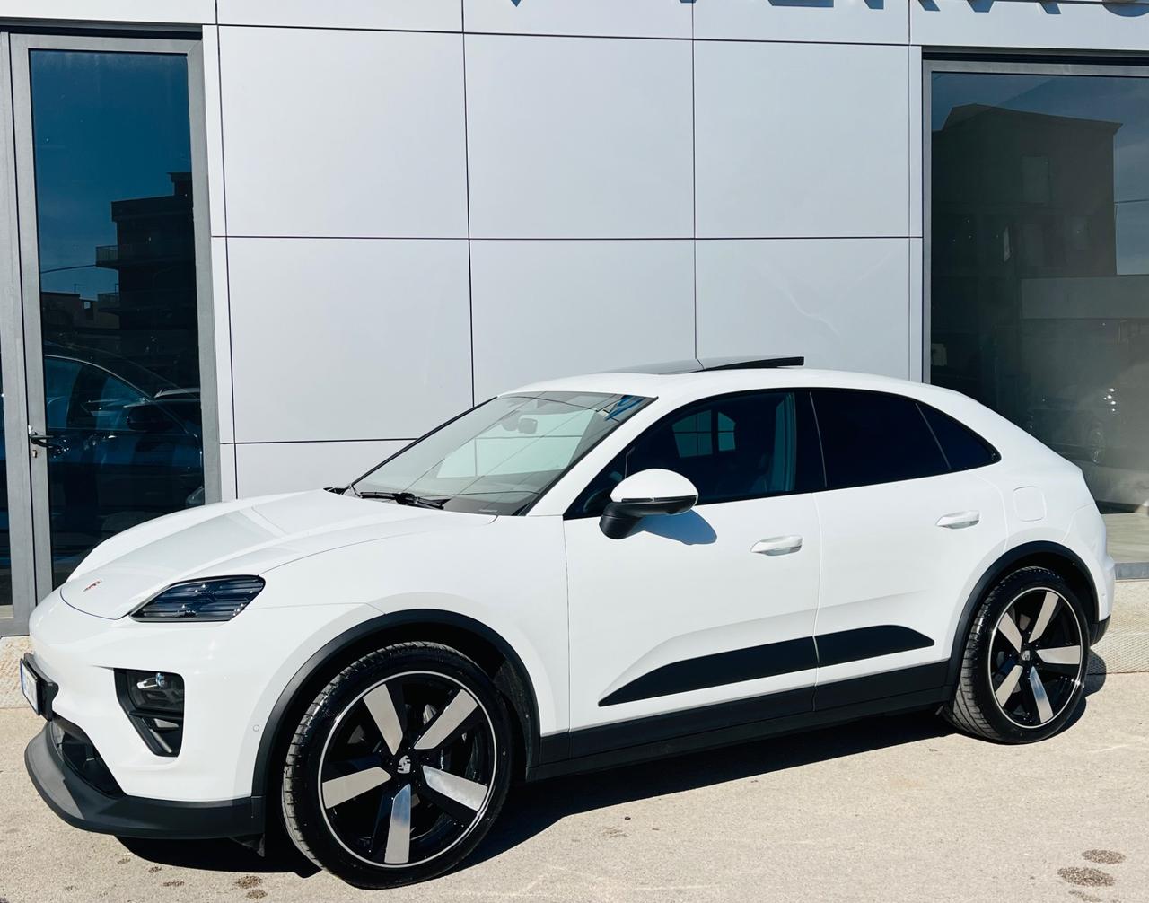 Porsche Macan EV 4 - possibilità noleggio no scoring