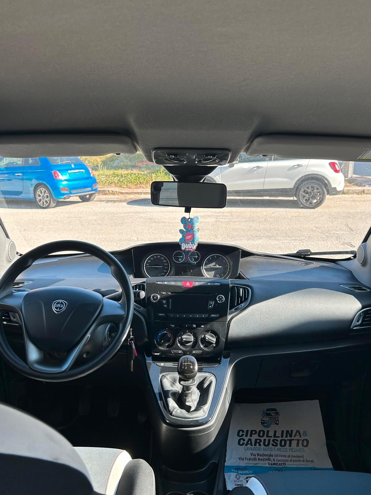 Lancia Ypsilon 1.2 69 CV 5 porte S&S Silver