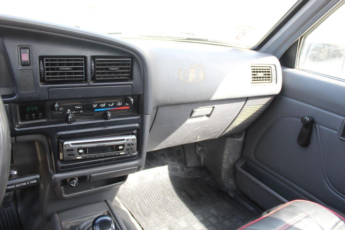 TOYOTA Hilux 2.5 extra cab