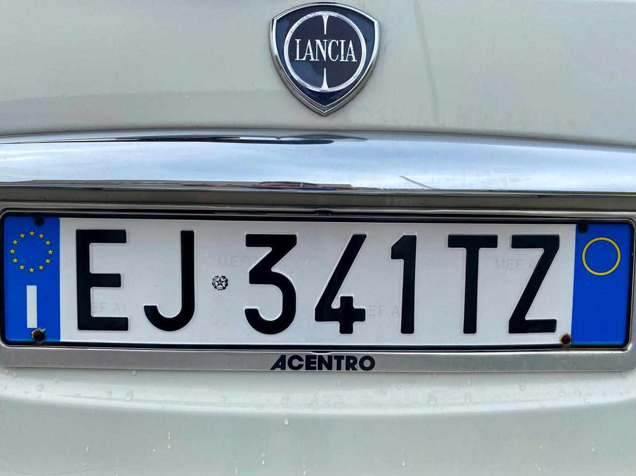 Lancia Ypsilon 1.3 MJT 75 cv. Unyca