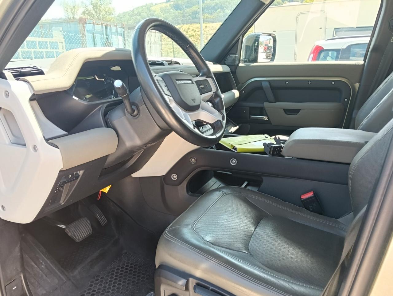 Land Rover Defender 110 3.0D I6 200 CV AWD Auto X-Dynamic SE