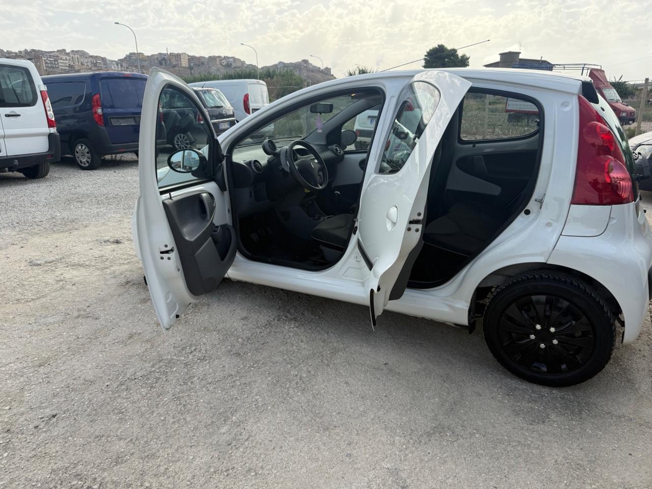 Peugeot 107 1.0 68CV 5p. Desir