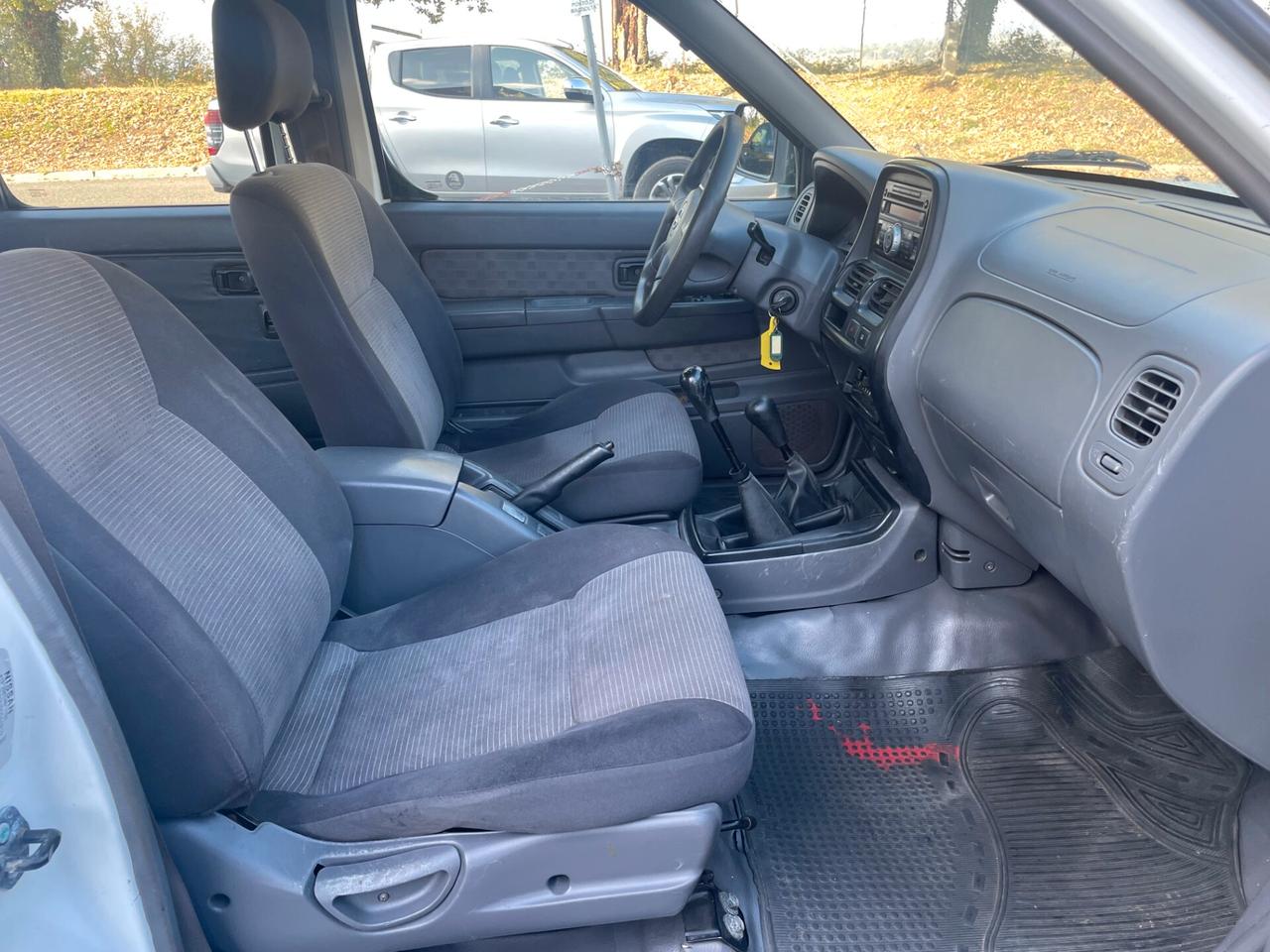 Nissan Navara NP300 2.5 Dci Double Cab 133cv Autocarro+Gancio