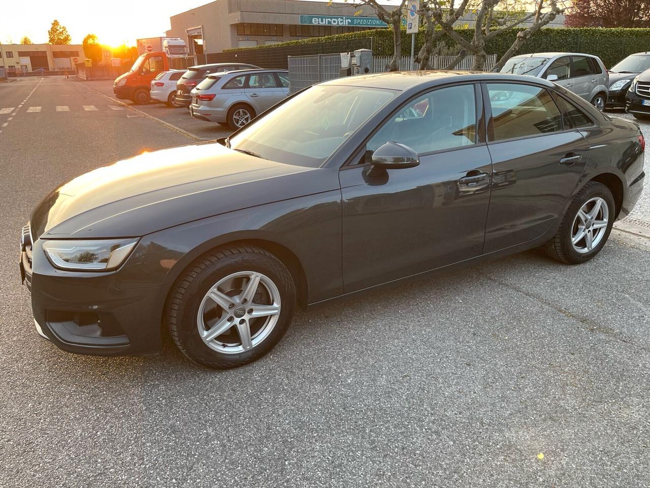 Audi A4 2.0 TDI 30 TDI/136 CV S tronic Business Advanced Hybrid