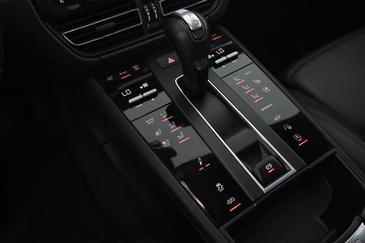 PORSCHE Macan 2.0