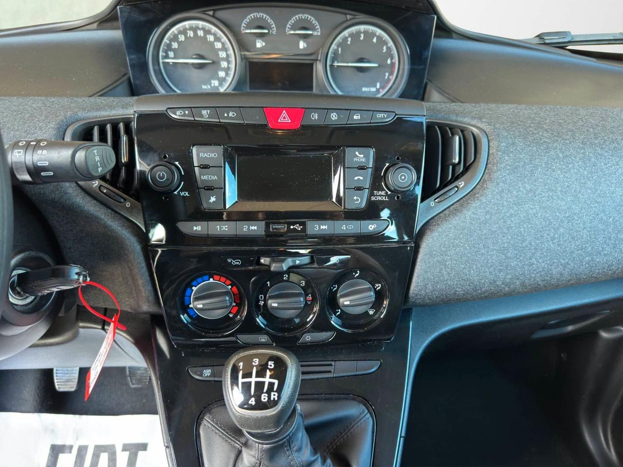 Lancia Ypsilon 1.0 FireFly 5 porte S&S Hybrid Ecochic Silver