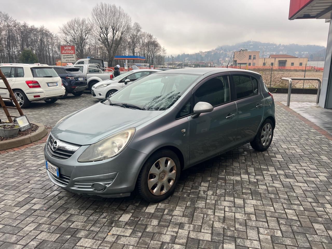Opel Corsa 1.2 Benzina 2010 E5 - NEOPATENTATI
