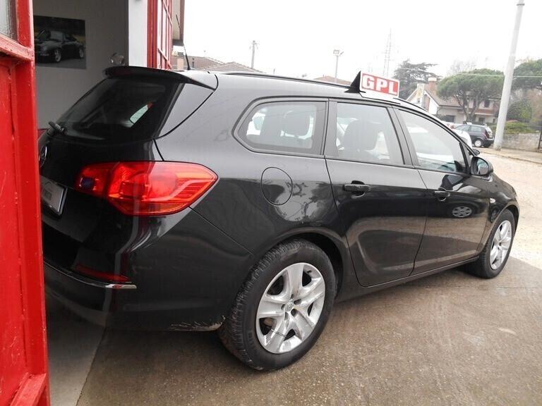 Opel Astra 1.4 Turbo 140CV Sports Tourer GPL Tech Elective
