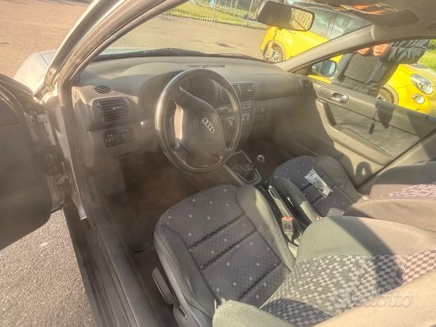Audi A3 1.6 cat 5p. Attraction