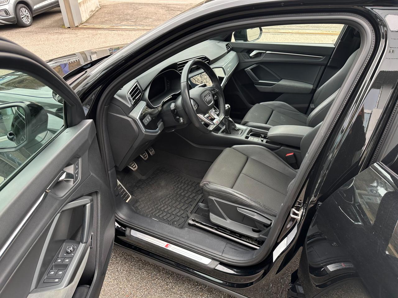 Audi Q3 SPB 35 TDI Identity Black