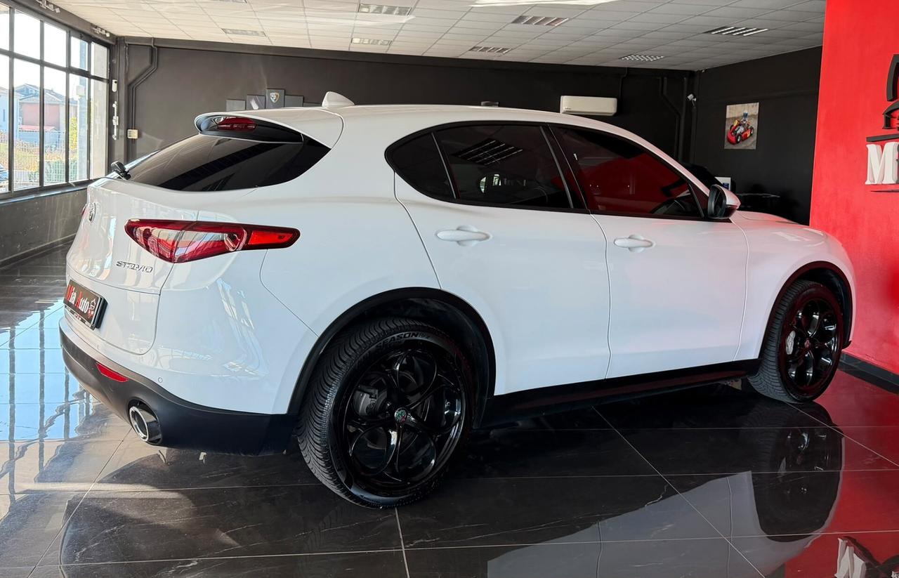 Alfa Romeo Stelvio 2.2 Turbodiesel 190 CV AT8 Q4 Super