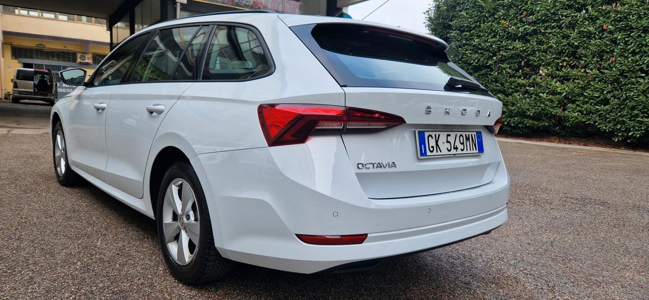 Skoda Octavia 2.0 TDI EVO SCR DSG Wagon Sportline