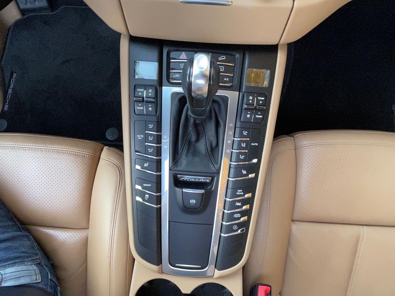 Porsche Macan -- 2.0 #7143