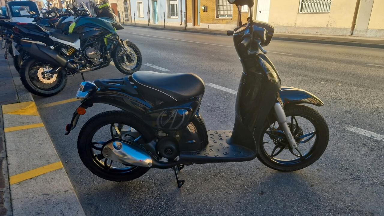 Aprilia Scarabeo 50 2T Street Nero (06/17)