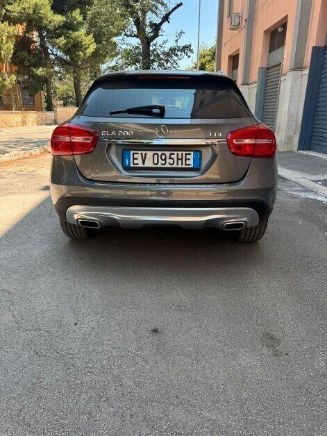 Mercedes-Benz GLA 200d Aut. *FULL OPT.* da VETRINA