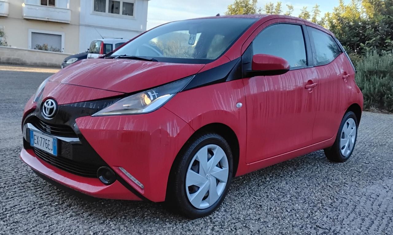 Toyota Aygo 1.0 VVT-i 69 CV 5 porte x-cite