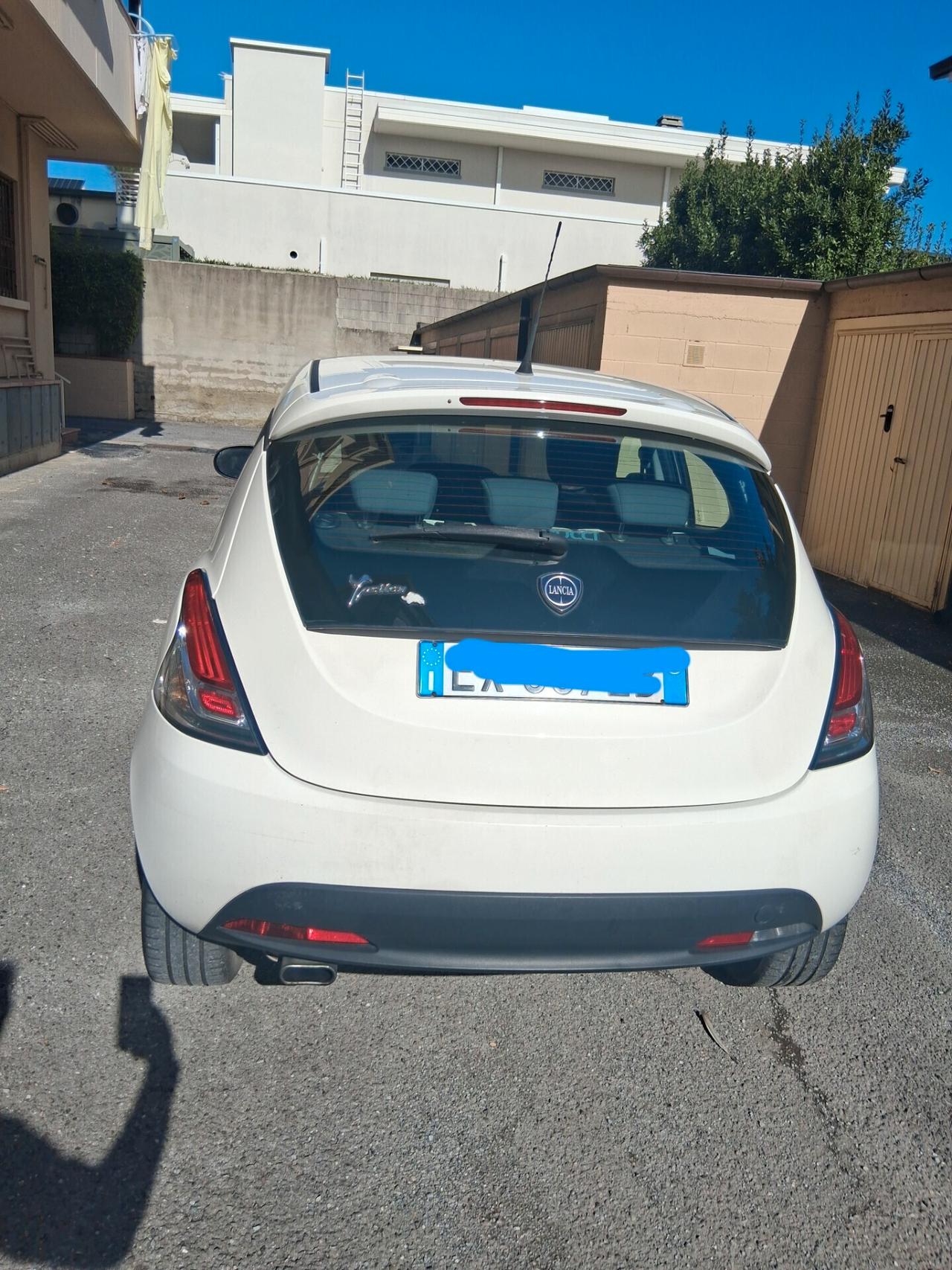 Lancia Ypsilon 1.2 69 CV 5 porte Silver