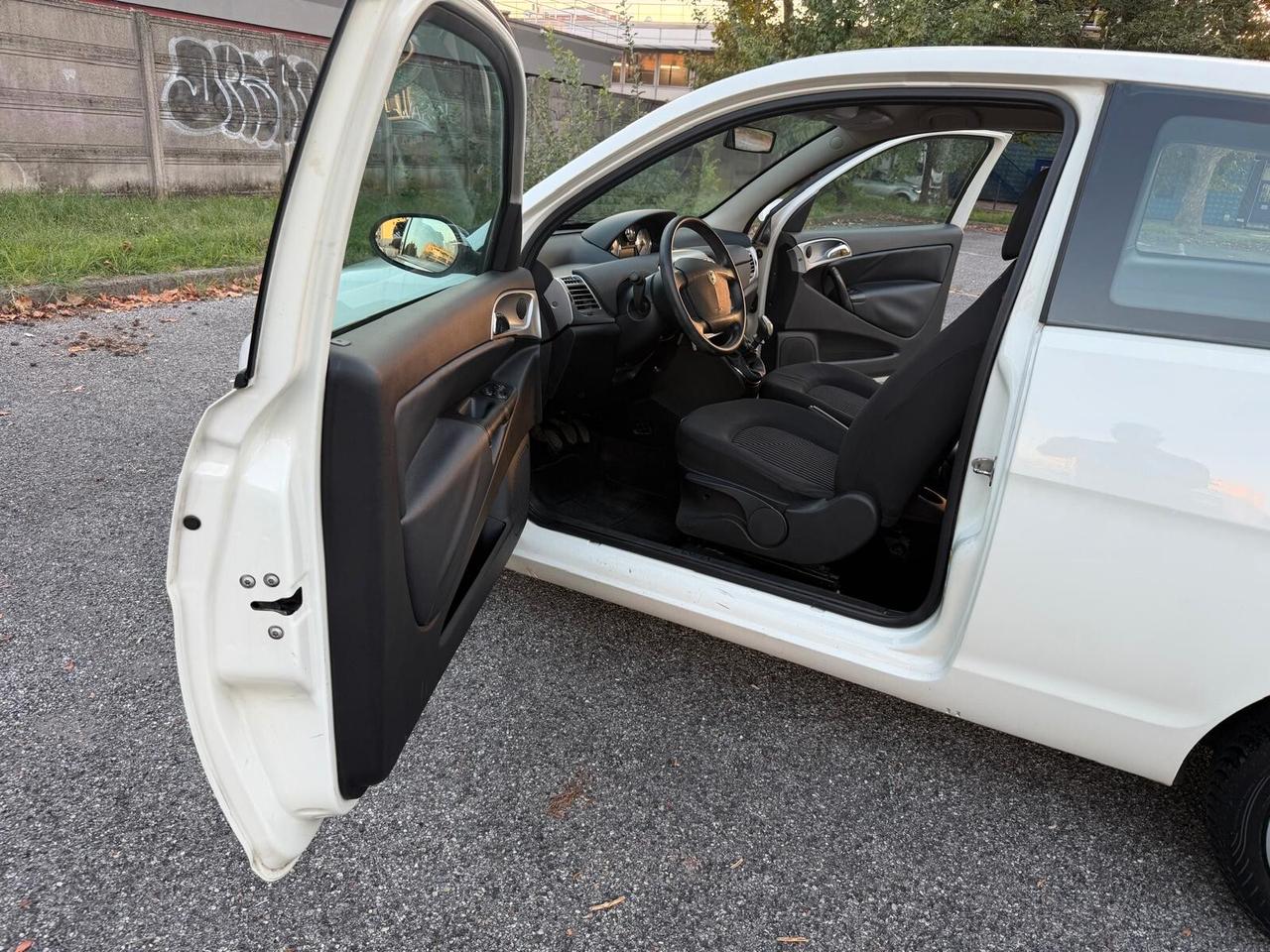 Lancia Ypsilon 1.2 Versus