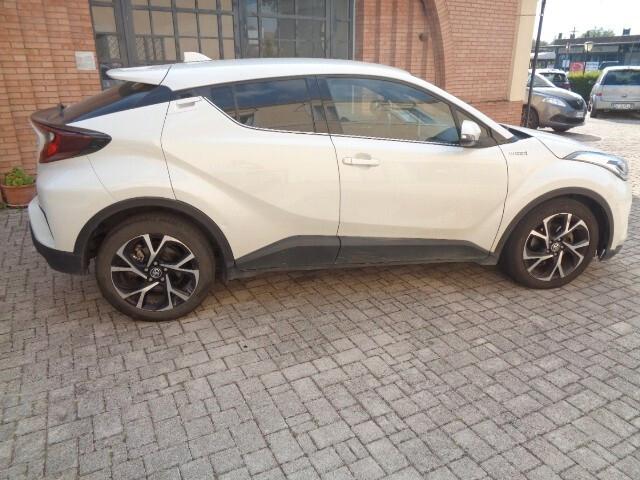Toyota C-HR 1.8 Hybrid E-CVT Active NESSUN VINCOLO DI FINANZIAMENTO
