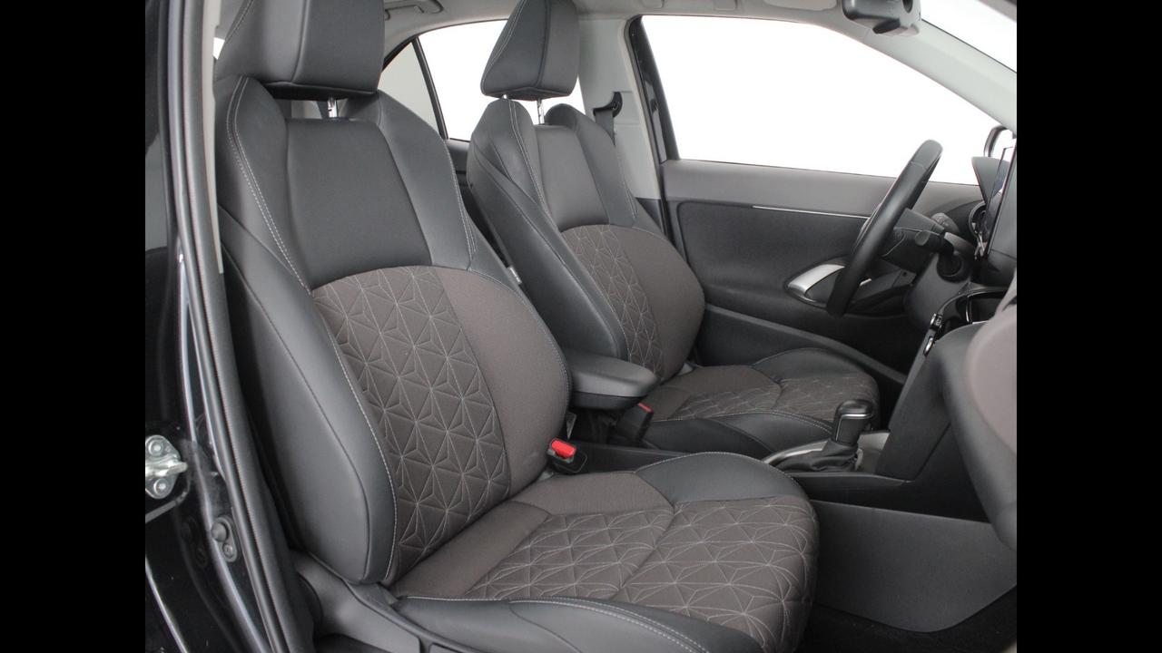 TOYOTA Yaris Cross - Yaris Cross 1.5h Lounge fwd 116cv e-cvt