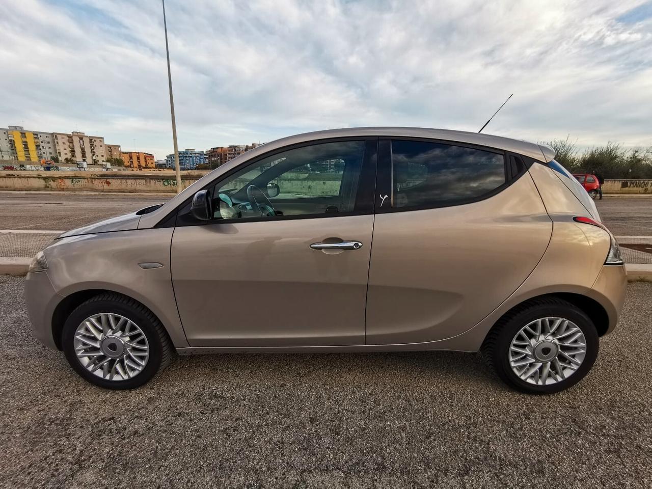 Lancia Ypsilon 1.3 MJT 16V 95 CV 5P. Gold 2015