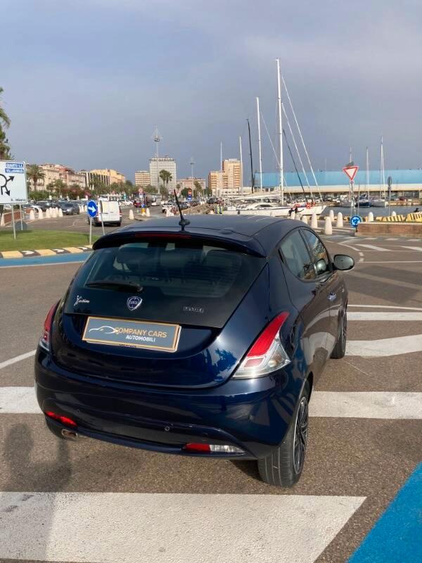 Lancia Ypsilon 1.0 firefly hybrid Silver s&s 70cv