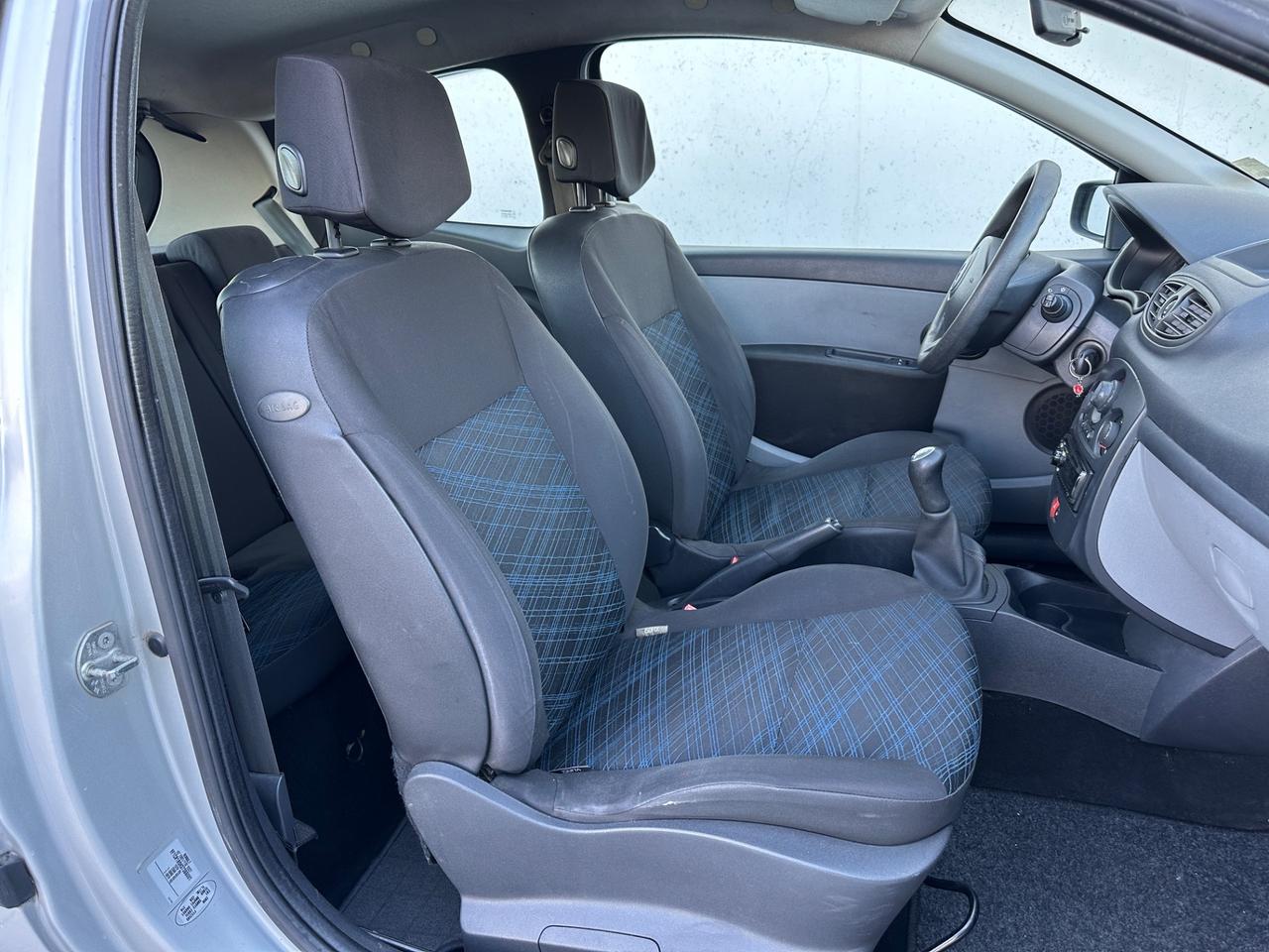 Renault Clio 1.2 16V 3 porte Neopatentati