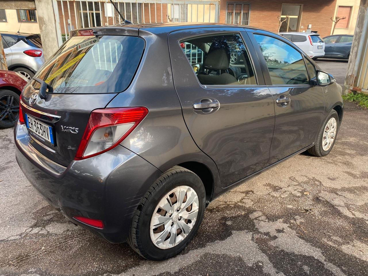 Toyota Yaris 1.0 5 porte Sol ok per neo patentati