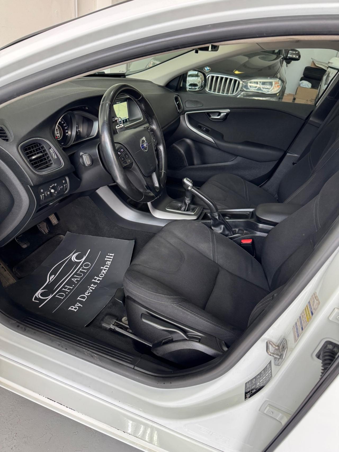 Volvo V40 D2 R-design Momentum