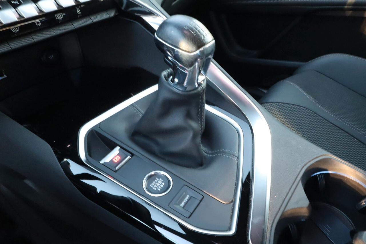 PEUGEOT 3008 1.2cc PURETECH 130cv S&S GT