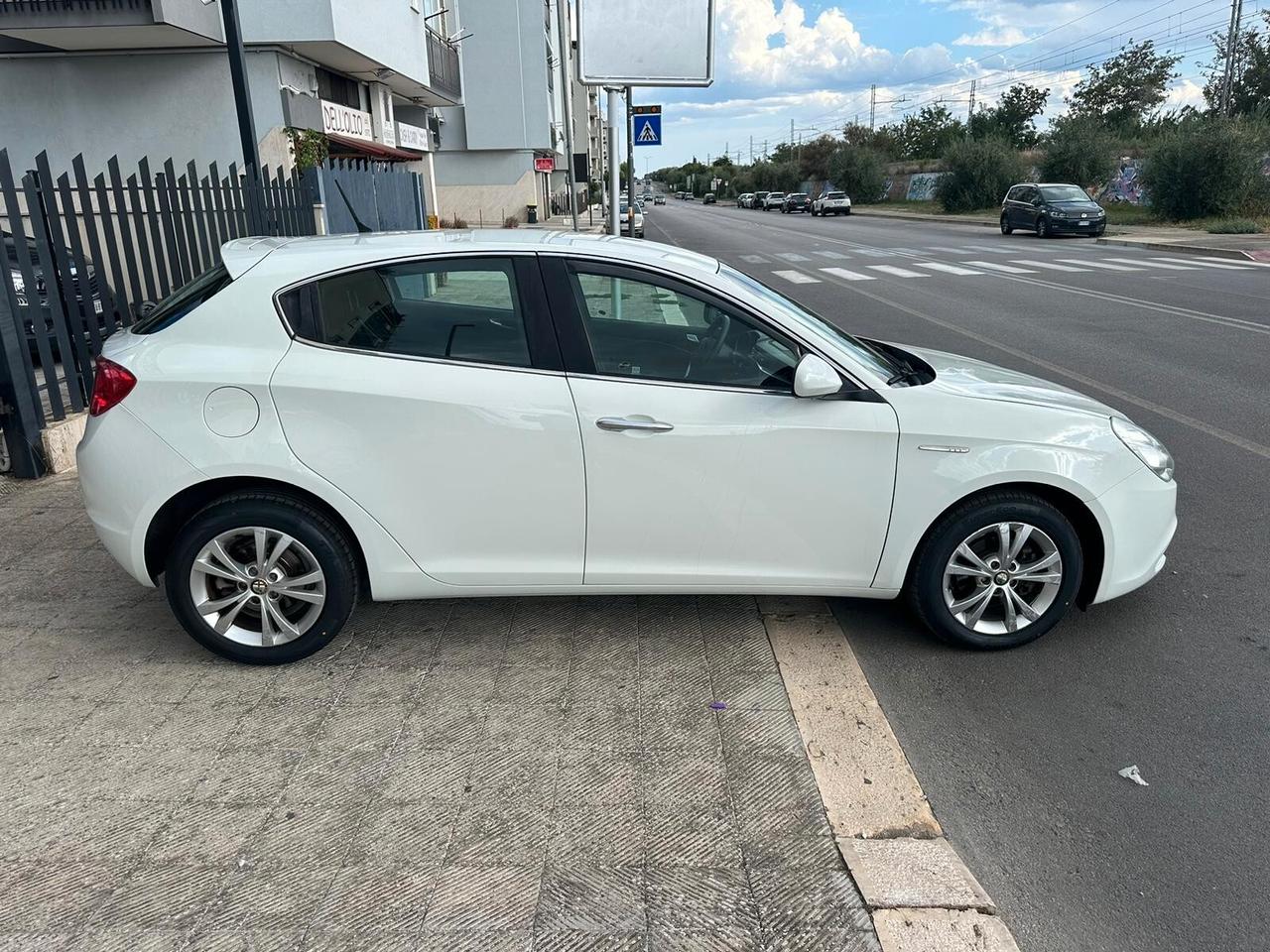 Alfa Romeo Giulietta 1.6 JTDm-2 105 CV Distinctive