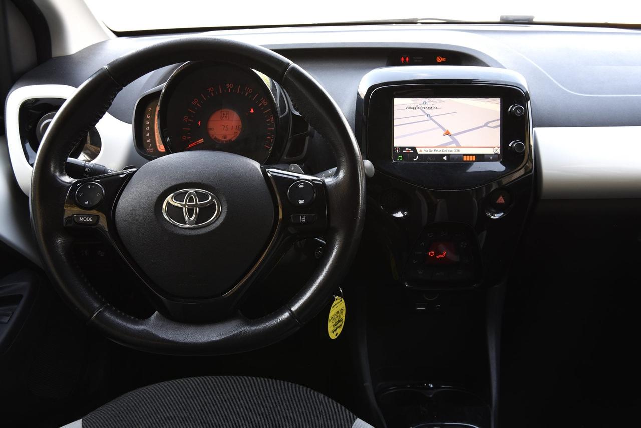 Toyota Aygo 1.0 x-play m-mt 51 Kw 69 cv