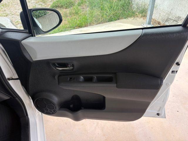 TOYOTA Yaris 1.5 Hybrid 5 porte AUTOMATICA OK NEOPATENTATI