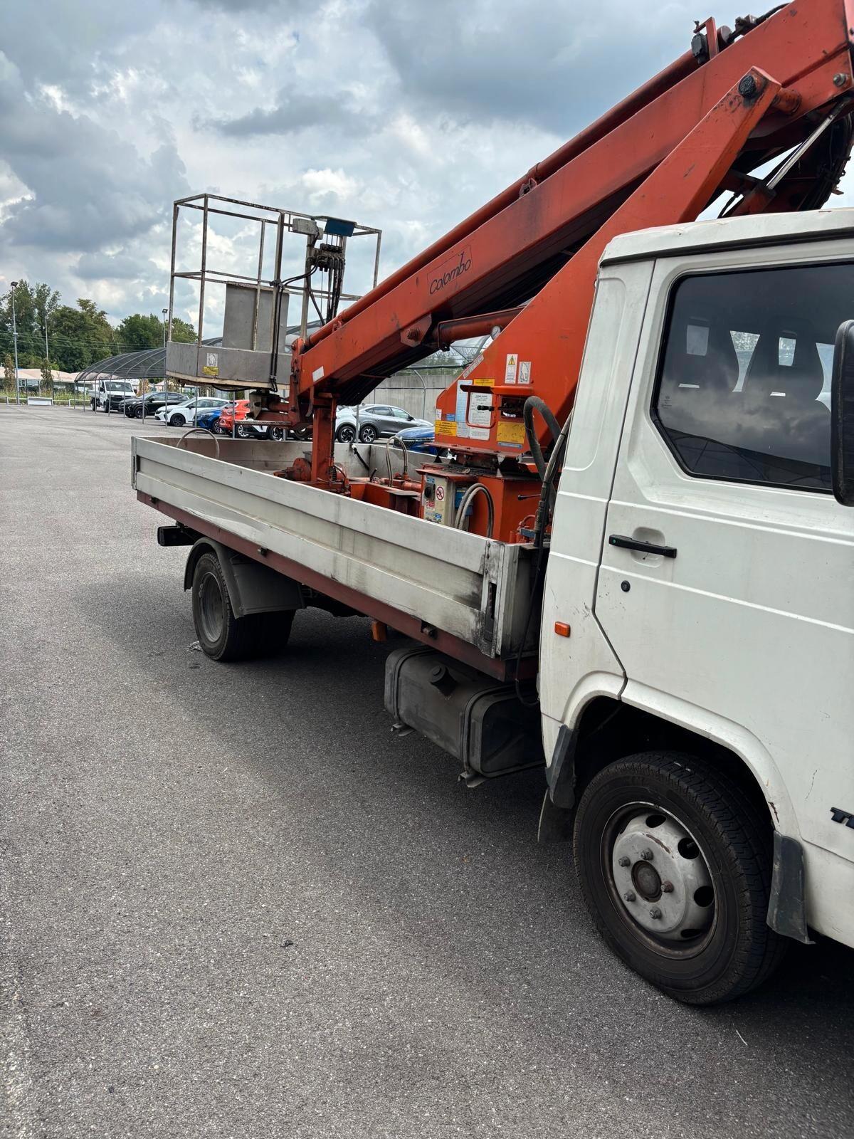 Nissan Trade 100 3.0 turbodiesel CON AUTOGRU