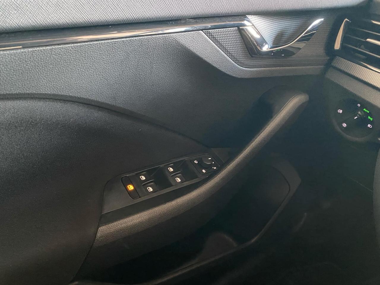 Skoda Kamiq 1.0 TSI Ambition 95Cv RETROCAMERA-CARPLAY