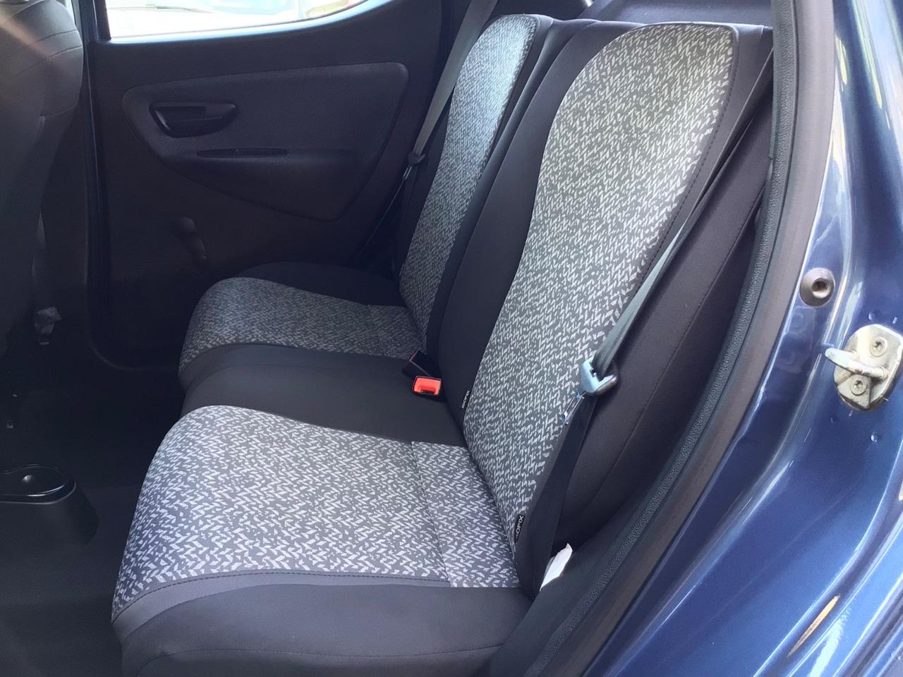 Lancia Ypsilon 1.0 70Cv FireFly 5 porte Hybrid Silver