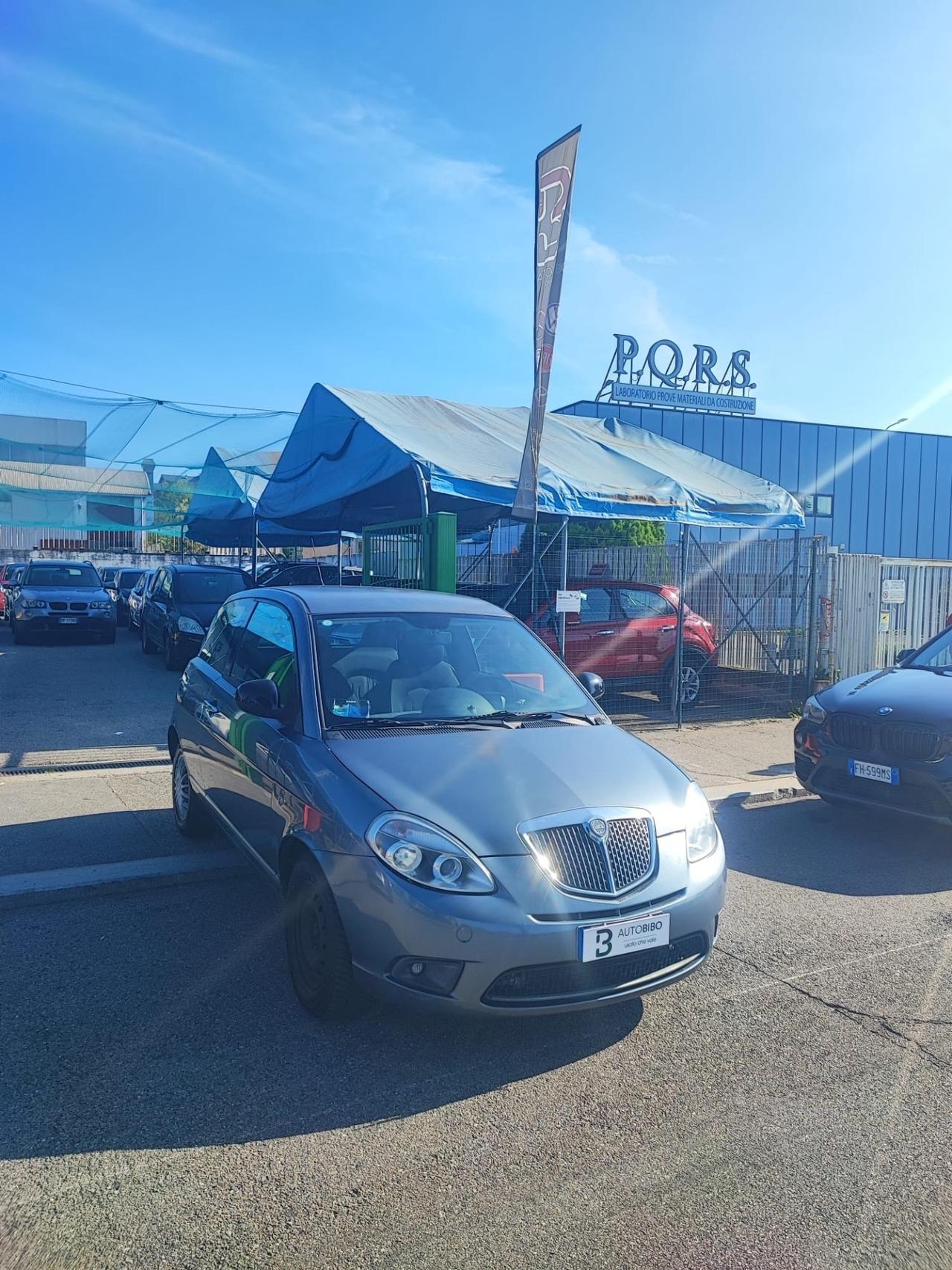 Lancia Ypsilon 1.2 69 CV Unyca